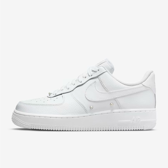 Nike Shoes - NWT Nike Women’s Air Force 1 ‘07 SE Shoes Size: 10
